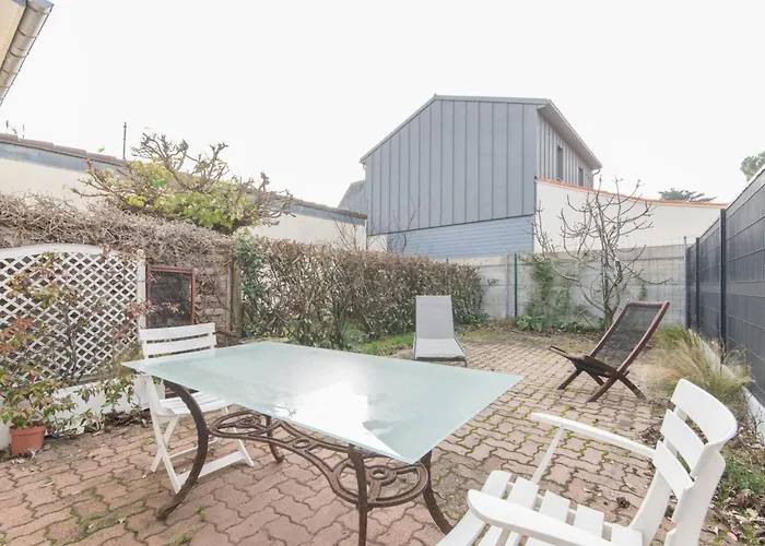 Les Saules - 750m - Parking